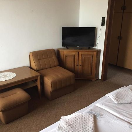 Ilona Panzio Hotel Balatonlelle Ngoại thất bức ảnh