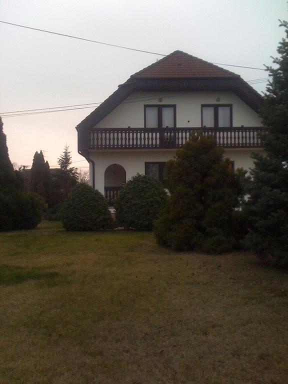 Ilona Panzio Hotel Balatonlelle Ngoại thất bức ảnh