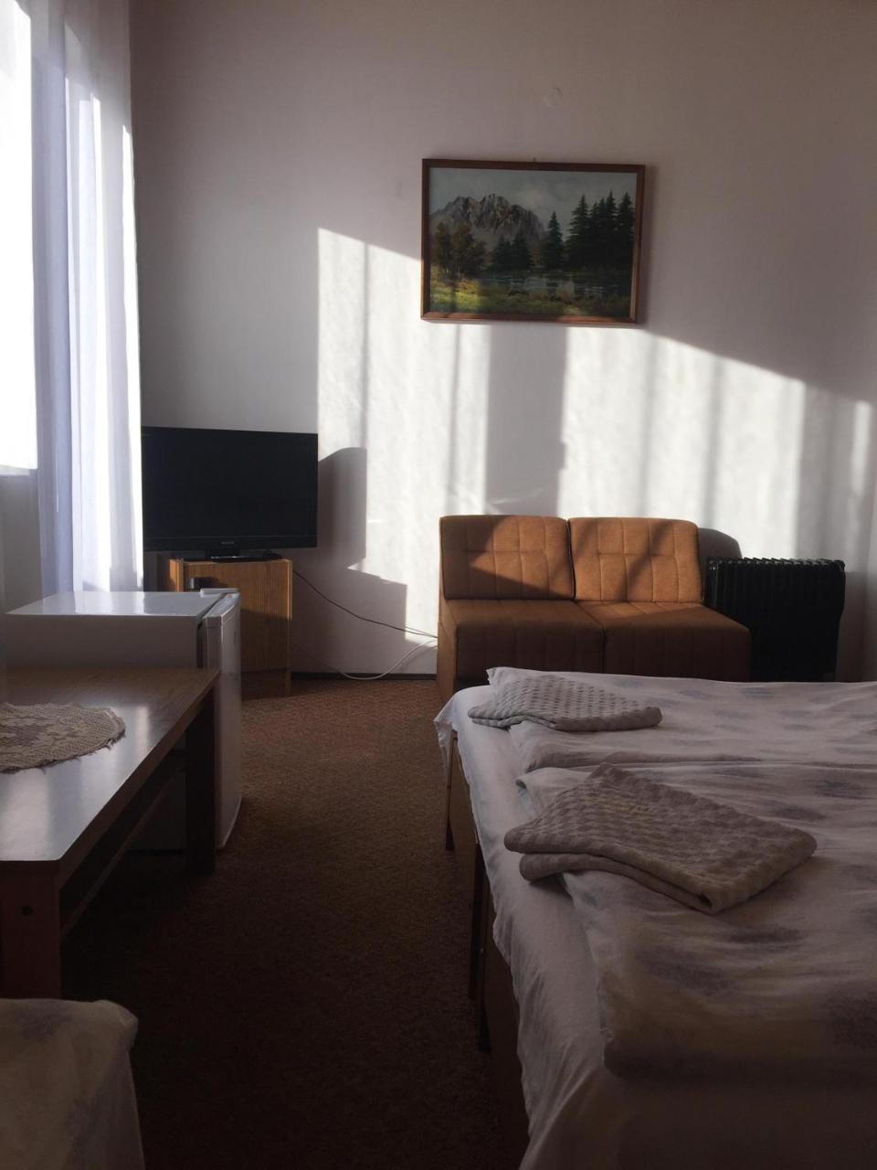 Ilona Panzio Hotel Balatonlelle Ngoại thất bức ảnh