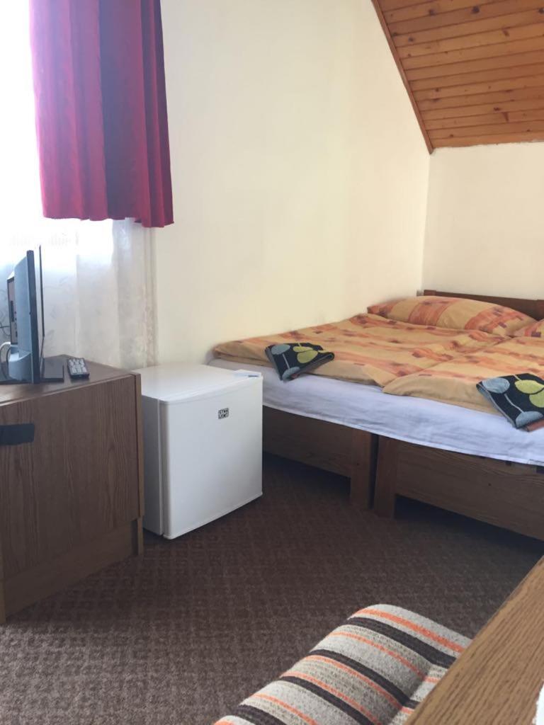 Ilona Panzio Hotel Balatonlelle Ngoại thất bức ảnh