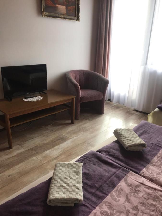 Ilona Panzio Hotel Balatonlelle Ngoại thất bức ảnh